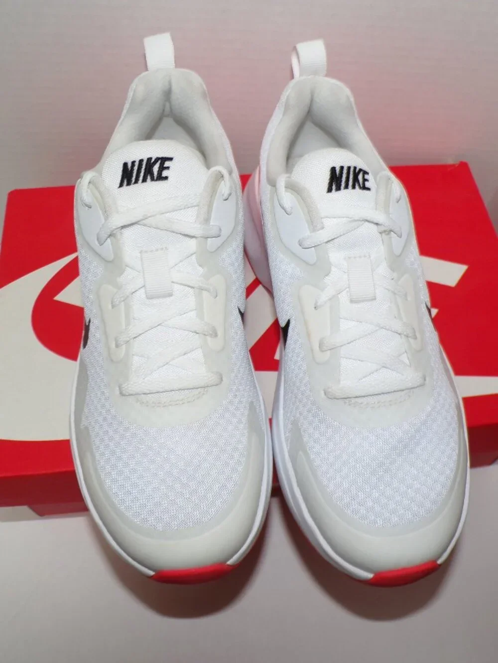 REALLY SWEET WOMANS NIKE WEAR ALL DAY SIZE 8.5 LIKE NEW WORE ONCE, GOING TO LOVE